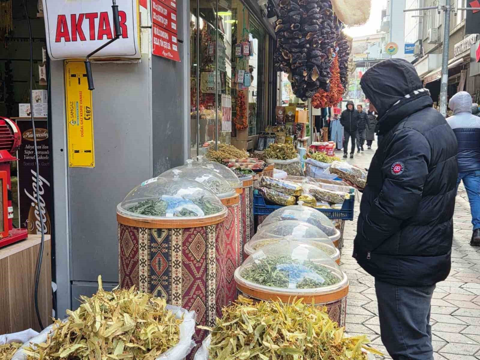 Ayaz vurdu, fincanlar kış çayıyla doldu