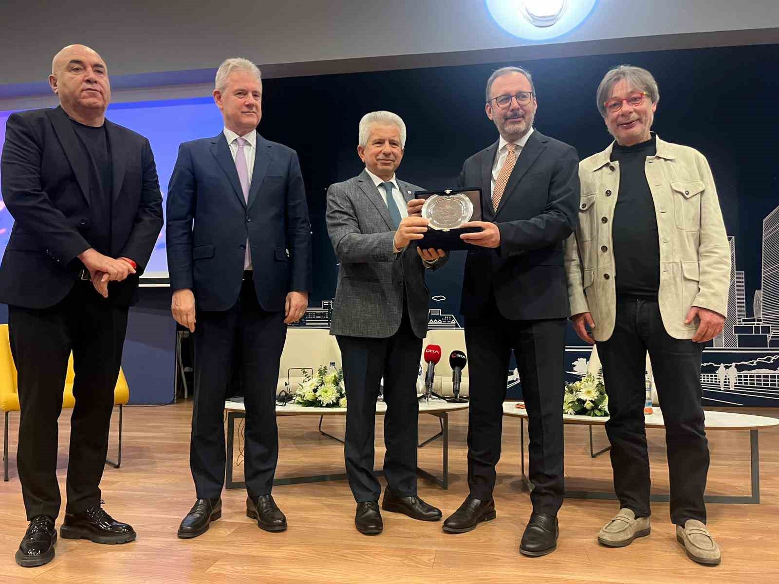 İzmir Ekonomi Üniversitesi Spor Yöneticiliği Sertifika Programı başladı