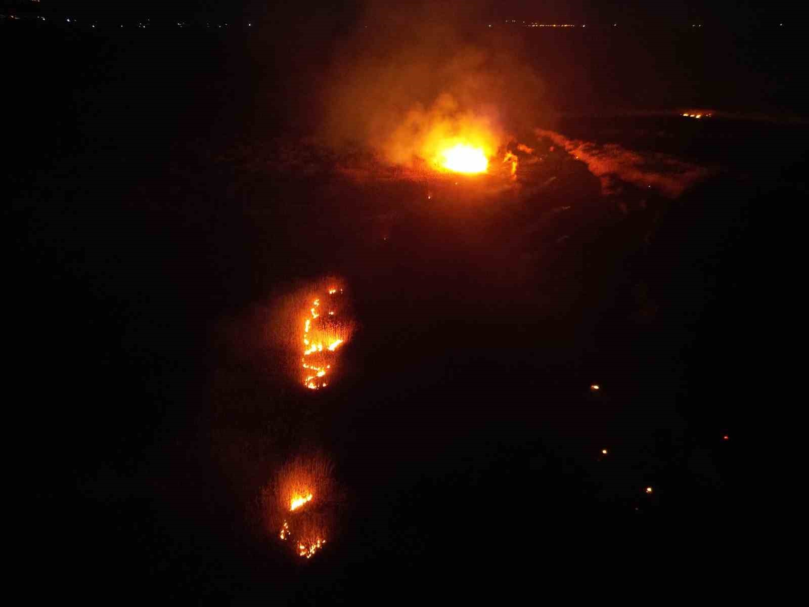 Eber Gölü’nde yangın