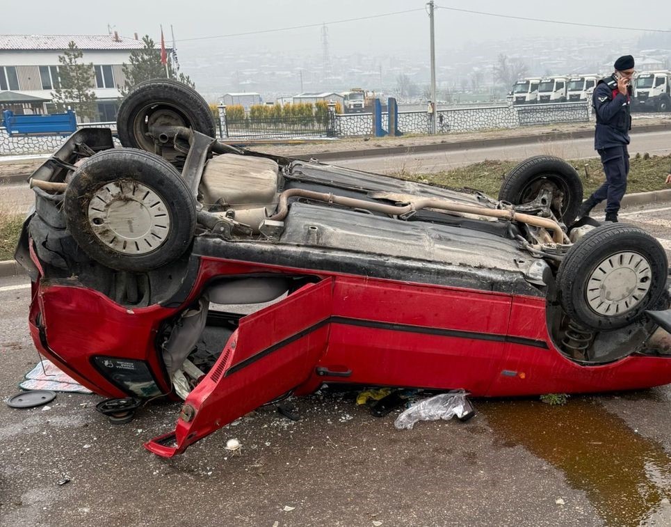 Tavşanlı’da otomobil takla attı: 1 yaralı