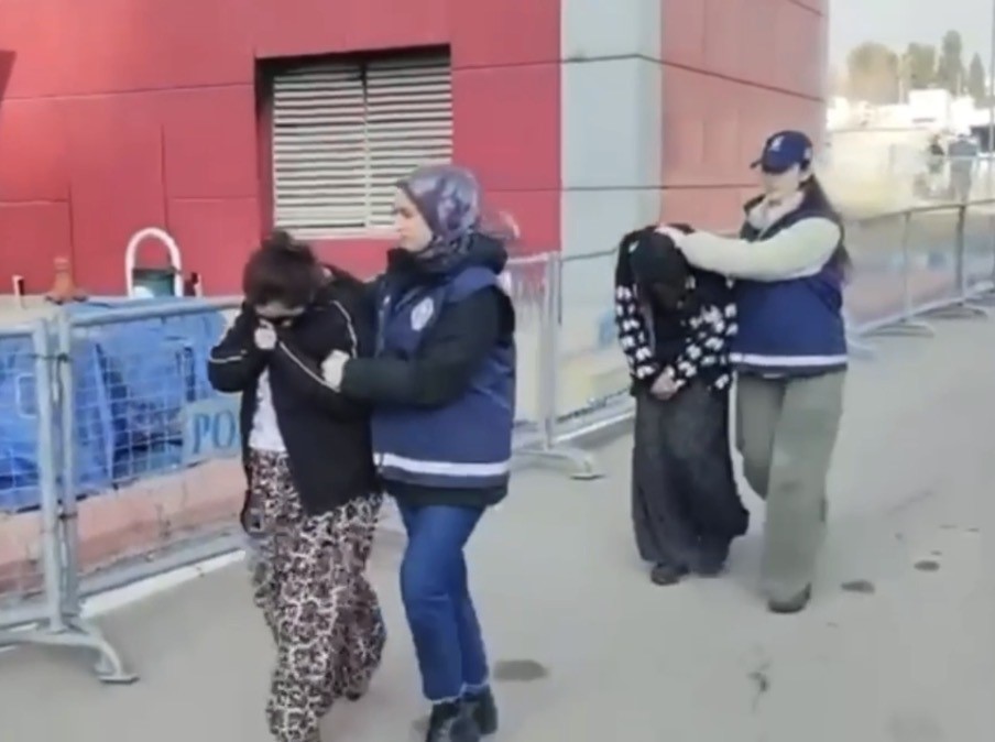 Çocuğunu ameliyat ettirmek için bozdurmaya çalıştığı altınlar çalındı, imdadına polis yetişti