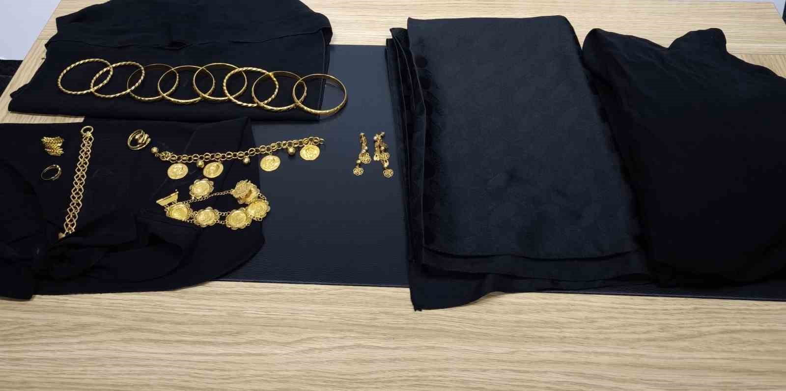 Çocuğunu ameliyat ettirmek için bozdurmaya çalıştığı altınlar çalındı, imdadına polis yetişti