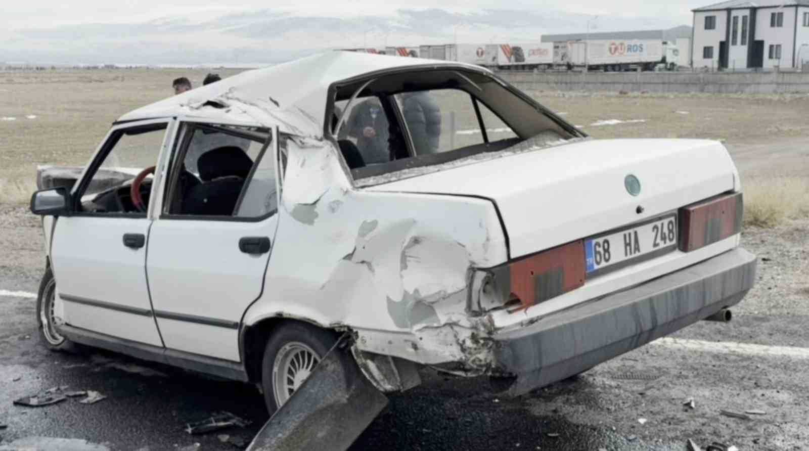 Tır ile otomobil çarpıştı: 2’si bebek 5 yaralı