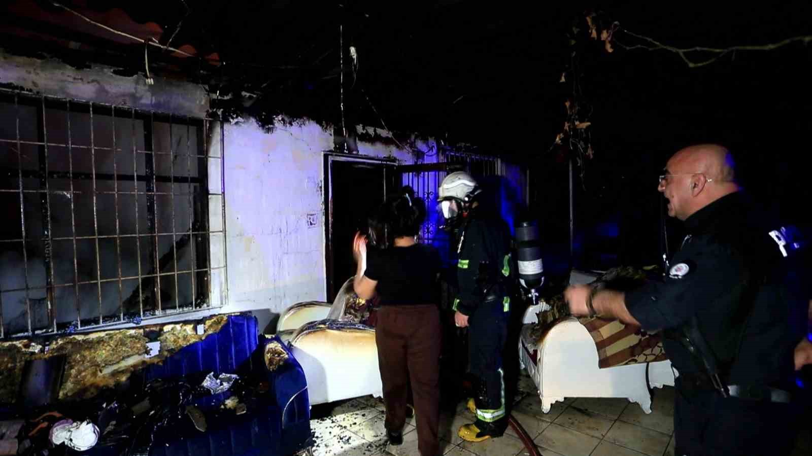 Antalya’da gecekondu yangını: Küle dönen evini görünce gözyaşlarına boğuldu