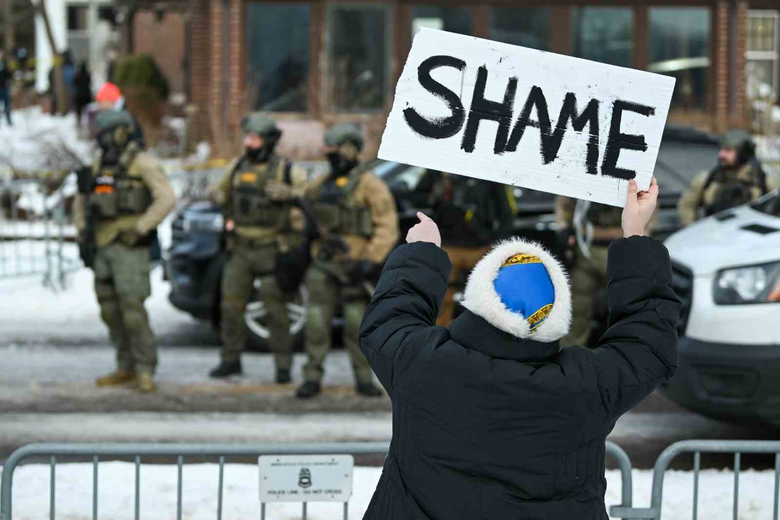 ABD Göçmenlik ve Gümrük Muhafaza Dairesi ajanları bir kadını vurarak öldürdü