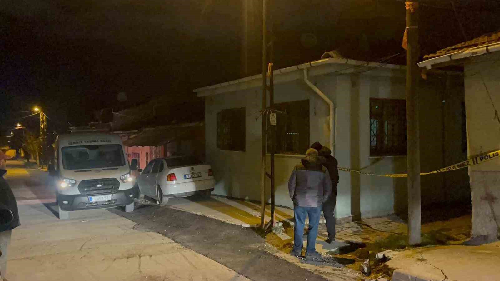 Cinayet işlediğini ihbar etti, belirttiği adrese uzun namlulu silahlarla girildi