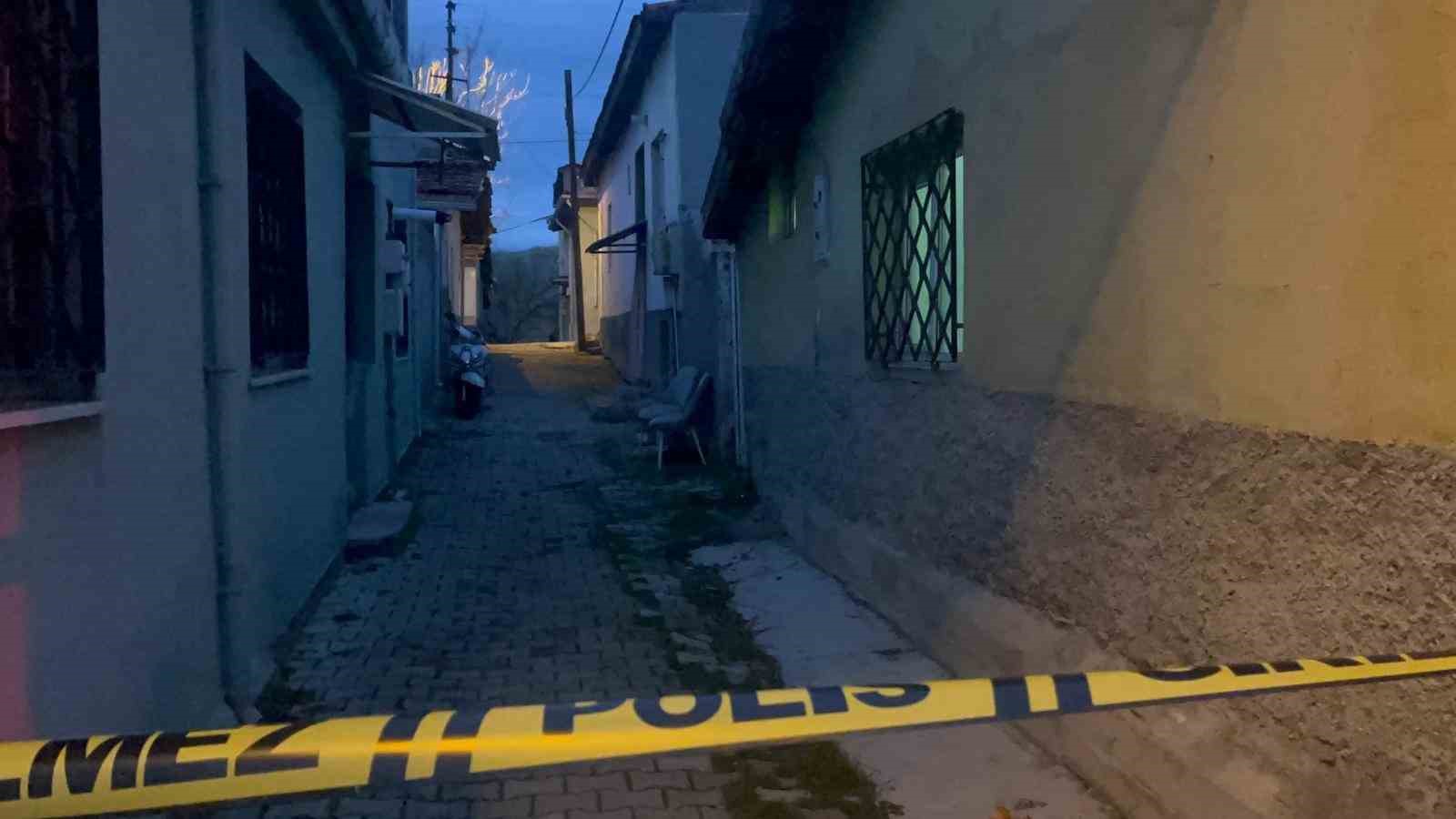 Cinayet işlediğini ihbar etti, belirttiği adrese uzun namlulu silahlarla girildi