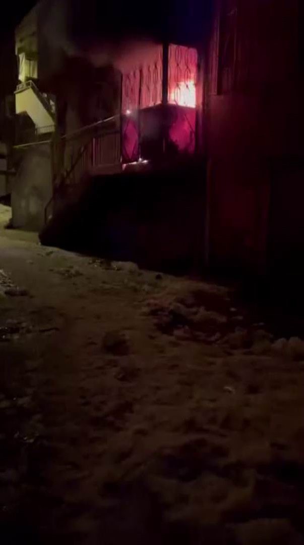 Diyarbakır’da ev yangını: 2 kişi dumandan etkilendi, feryatlar yürekleri dağladı