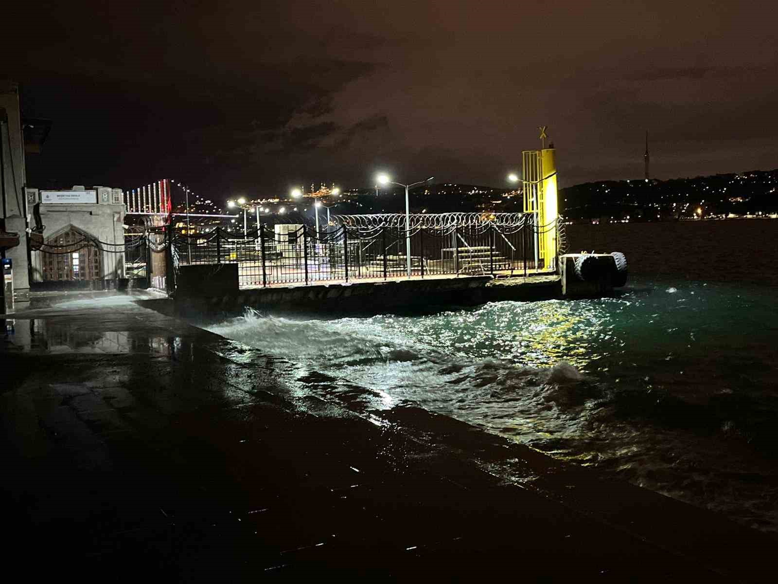 İstanbul’da sabah saatlerinde lodos etkili oldu