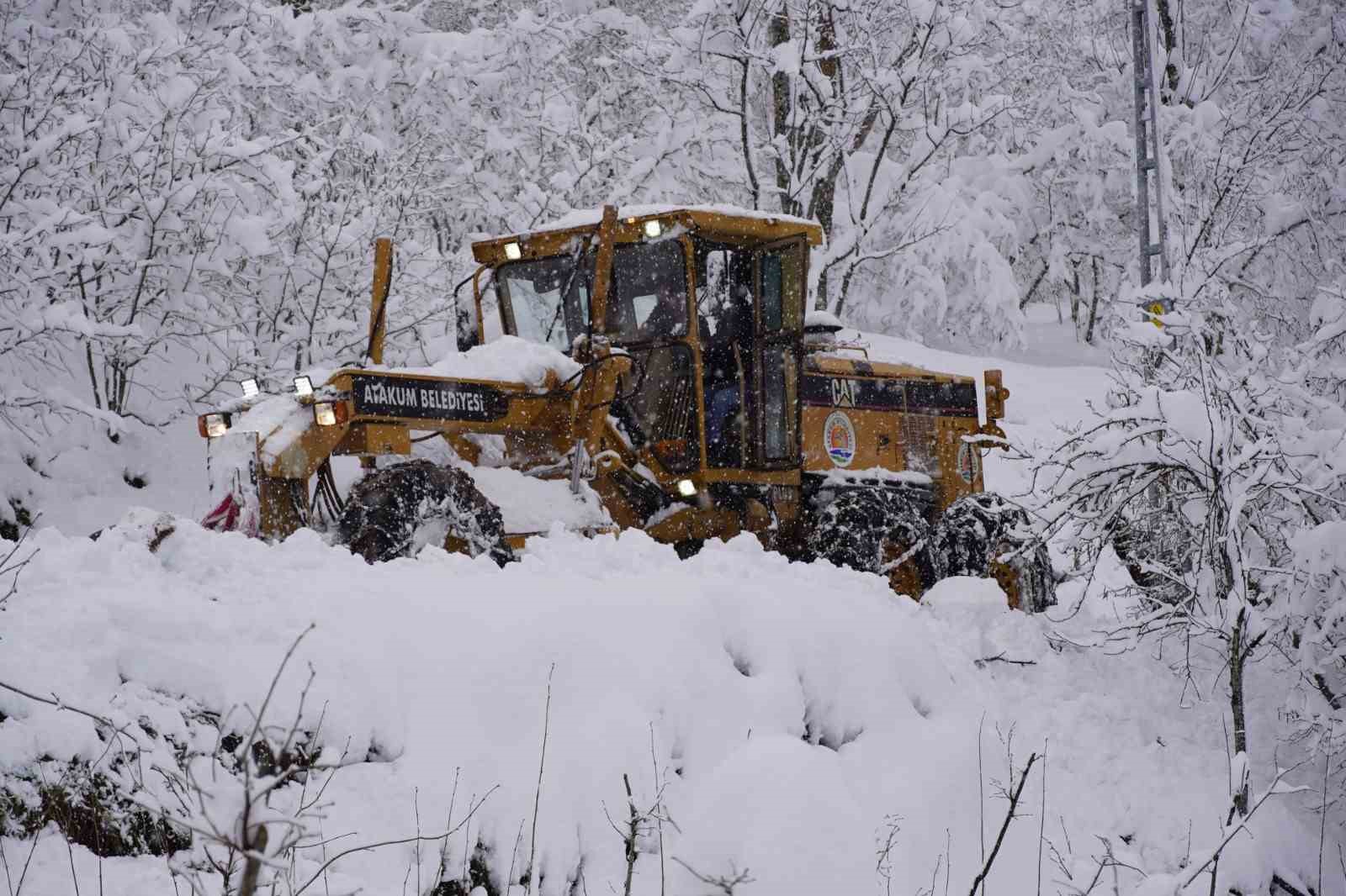 Atakum’da yoğun kar mesaisi