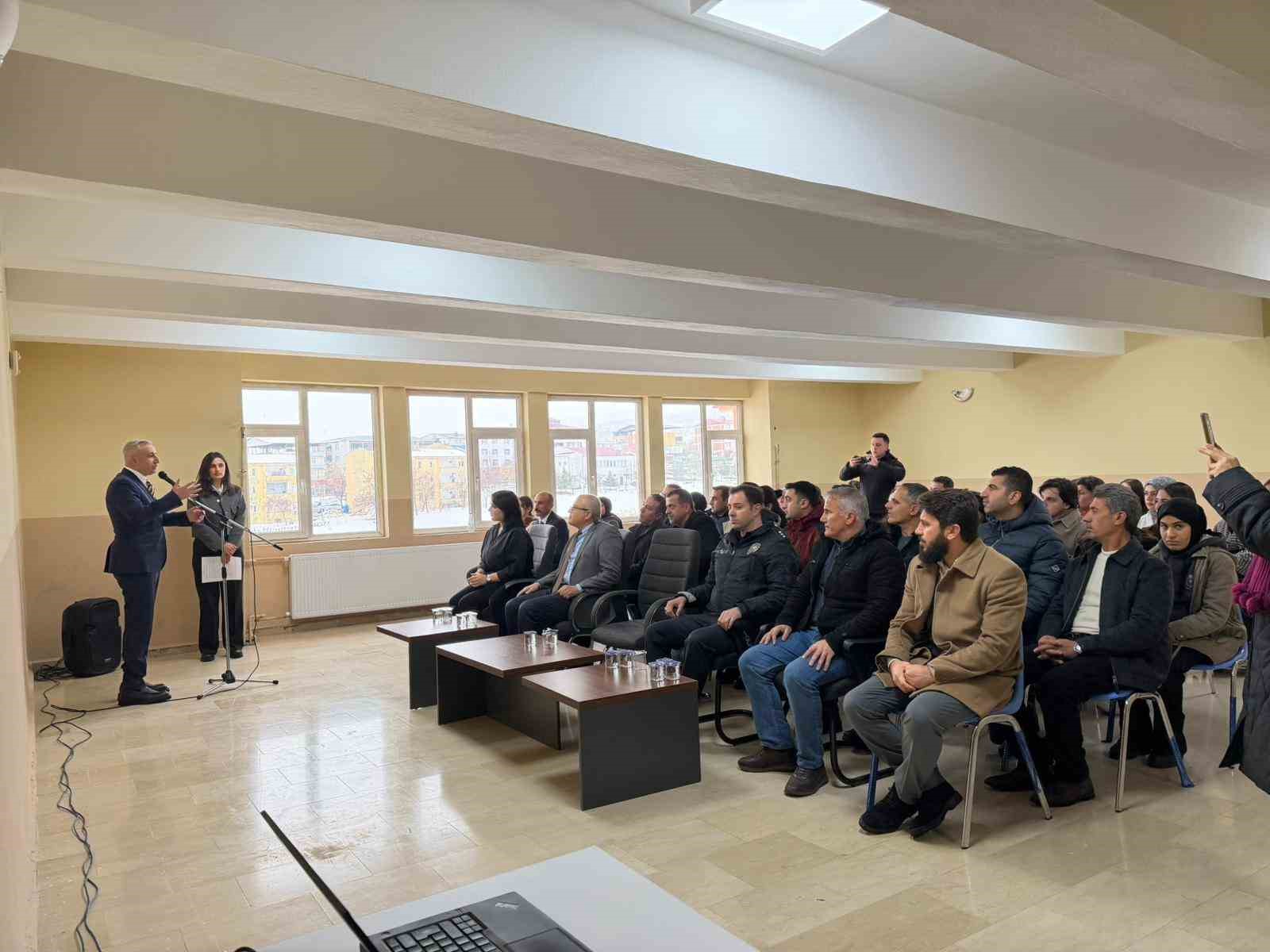 Üniversite öğrencilerinden Lice’de anlamlı proje: Kütüphane kuruldu