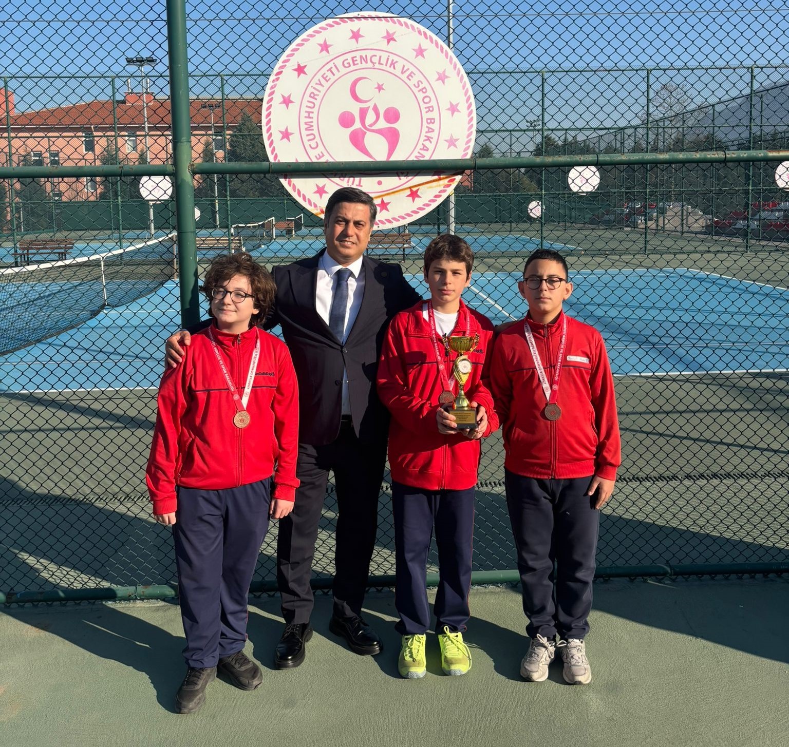 Manisa’da genç sporcular tenis il birinciliği için ter döktü