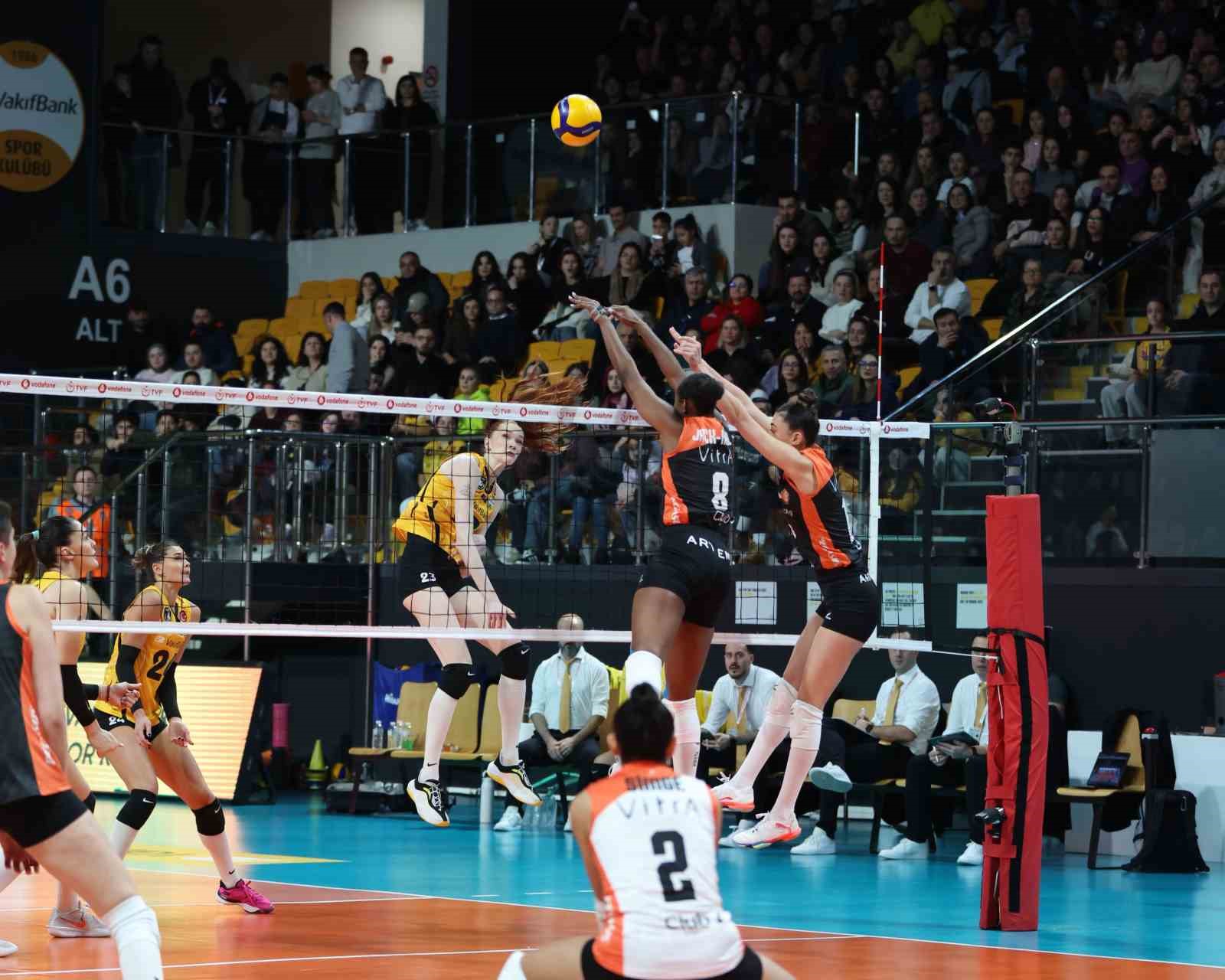 Eczacıbaşı Dynavit, derbide V. Bank’ı 3-1’le geçti