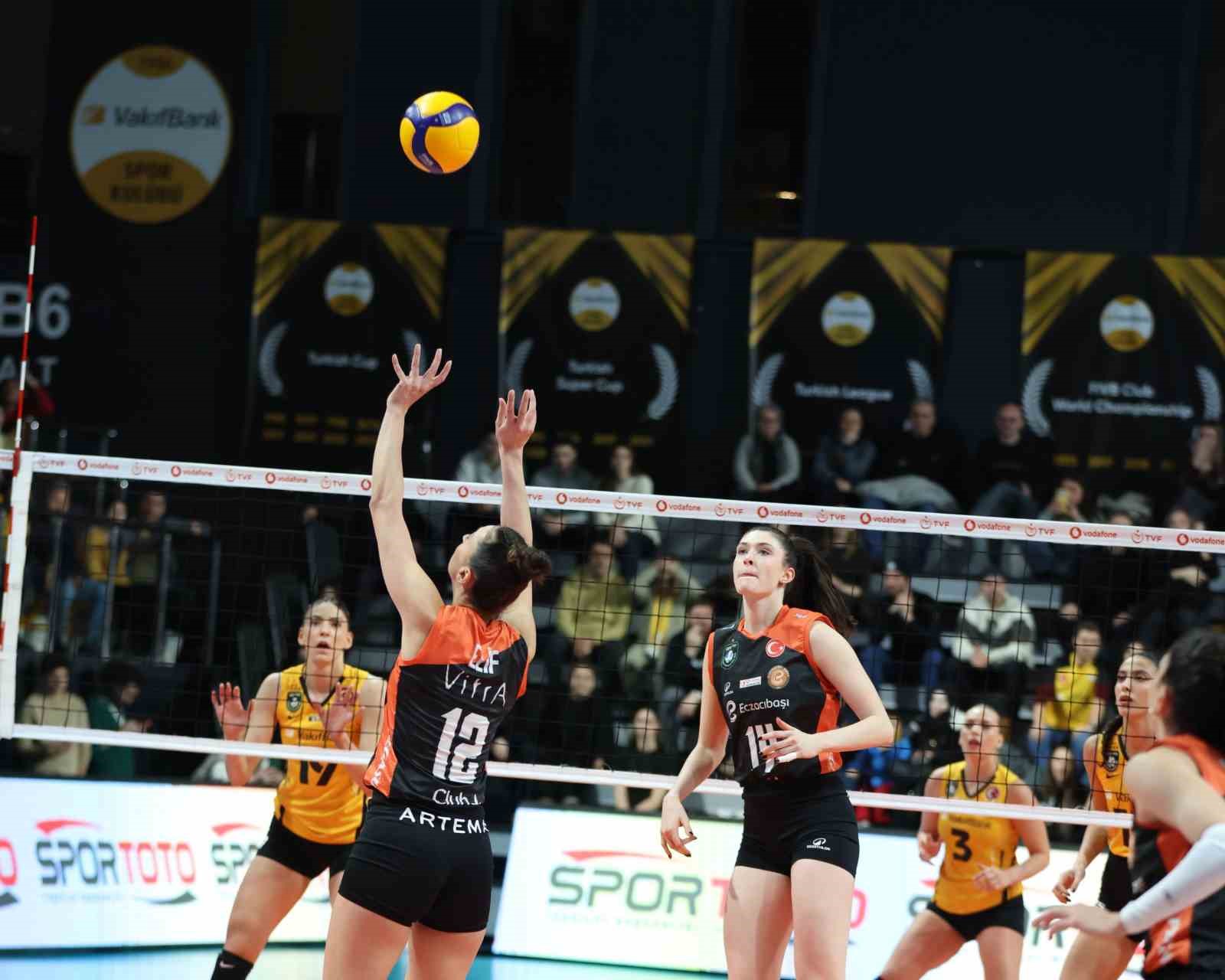 Eczacıbaşı Dynavit, derbide V. Bank’ı 3-1’le geçti