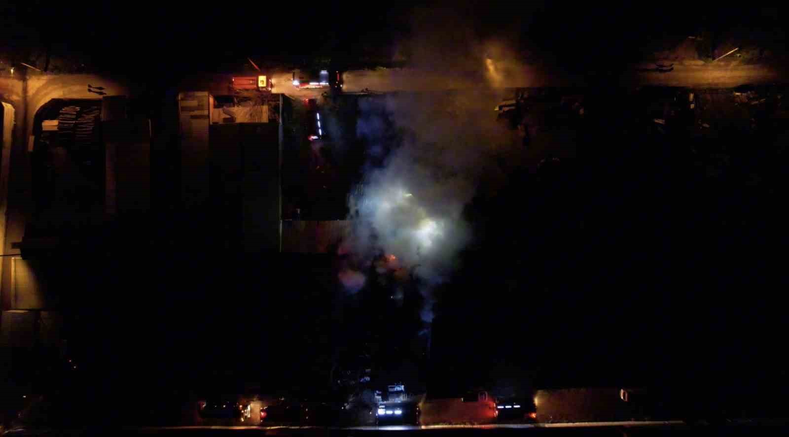 Bursa’da ahşap palet fabrikasındaki yangın kontrol altına alındı