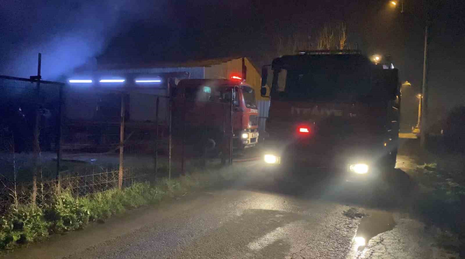 Bursa’da ahşap palet fabrikasındaki yangın kontrol altına alındı