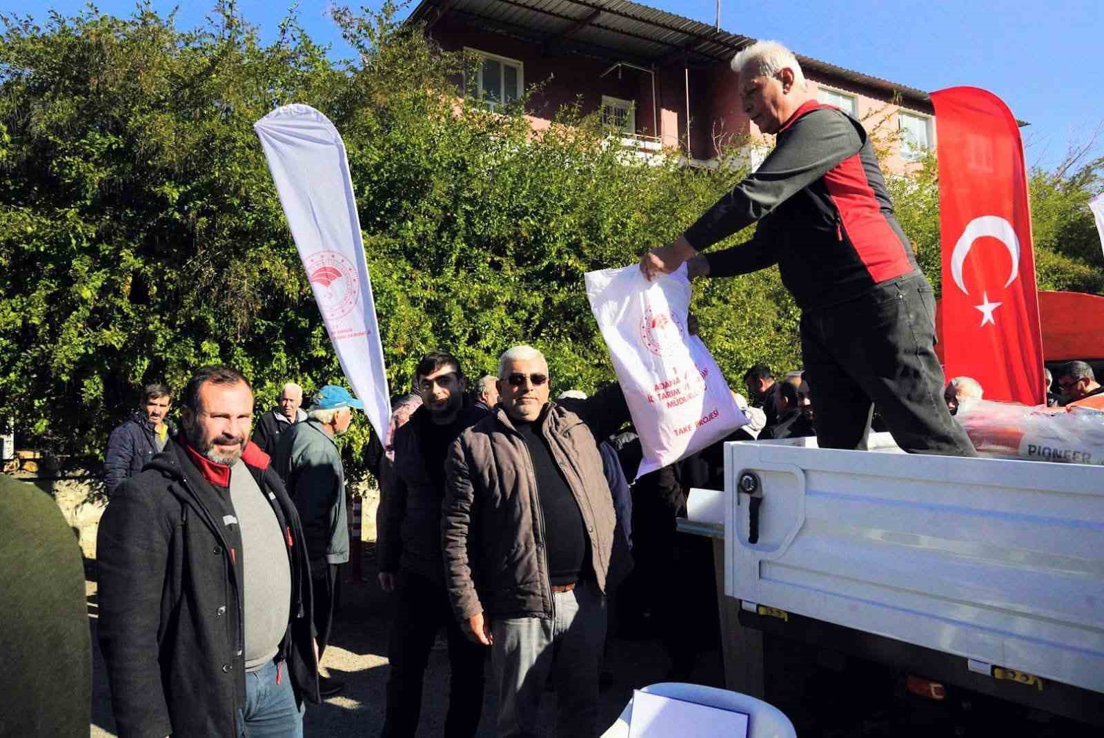 Kozan’da 453 üreticiye ayçiçeği tohumu desteği