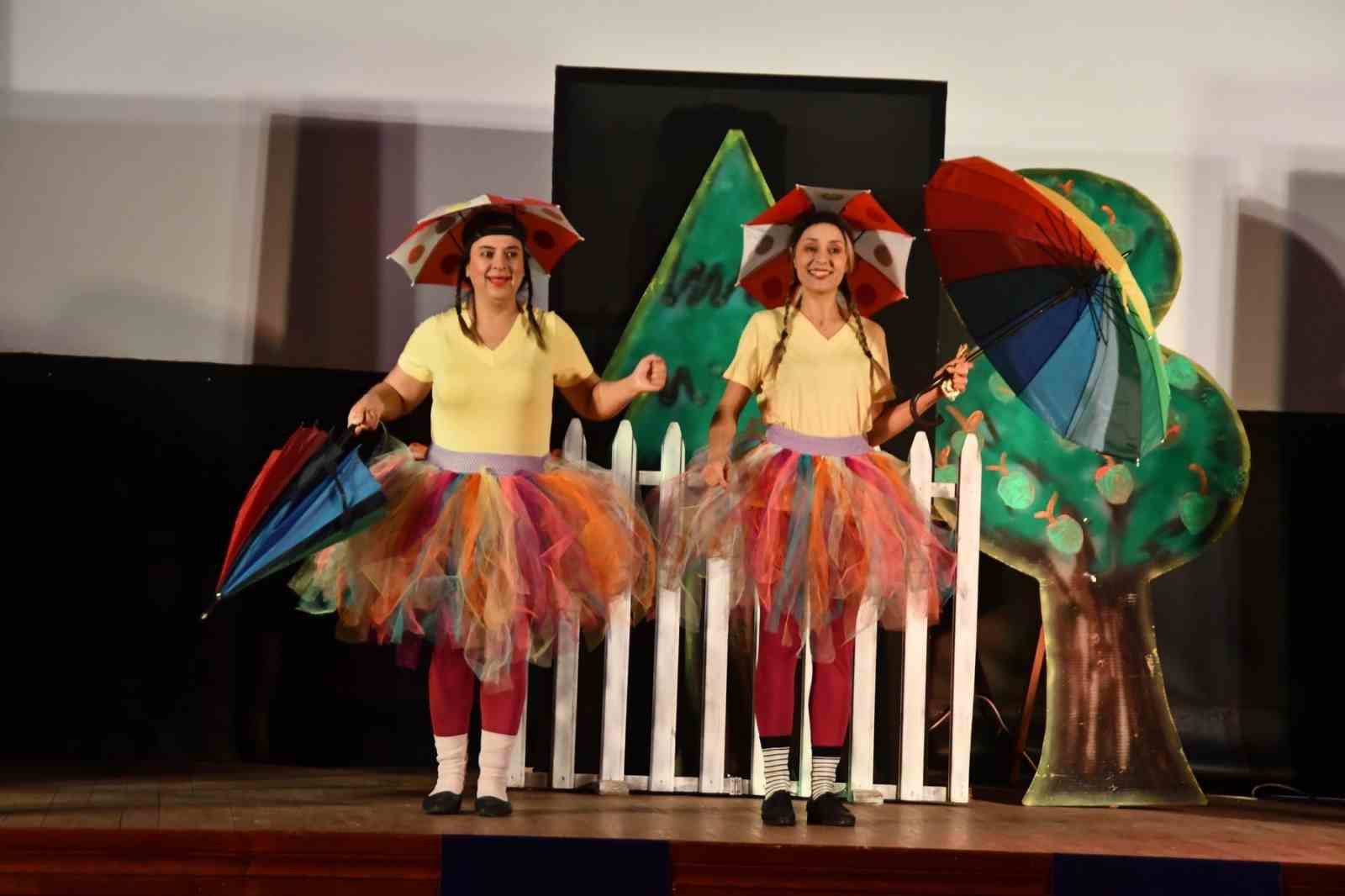 Başkan Çerçioğlu Sökeli çocukları tiyatro ile buluşturdu