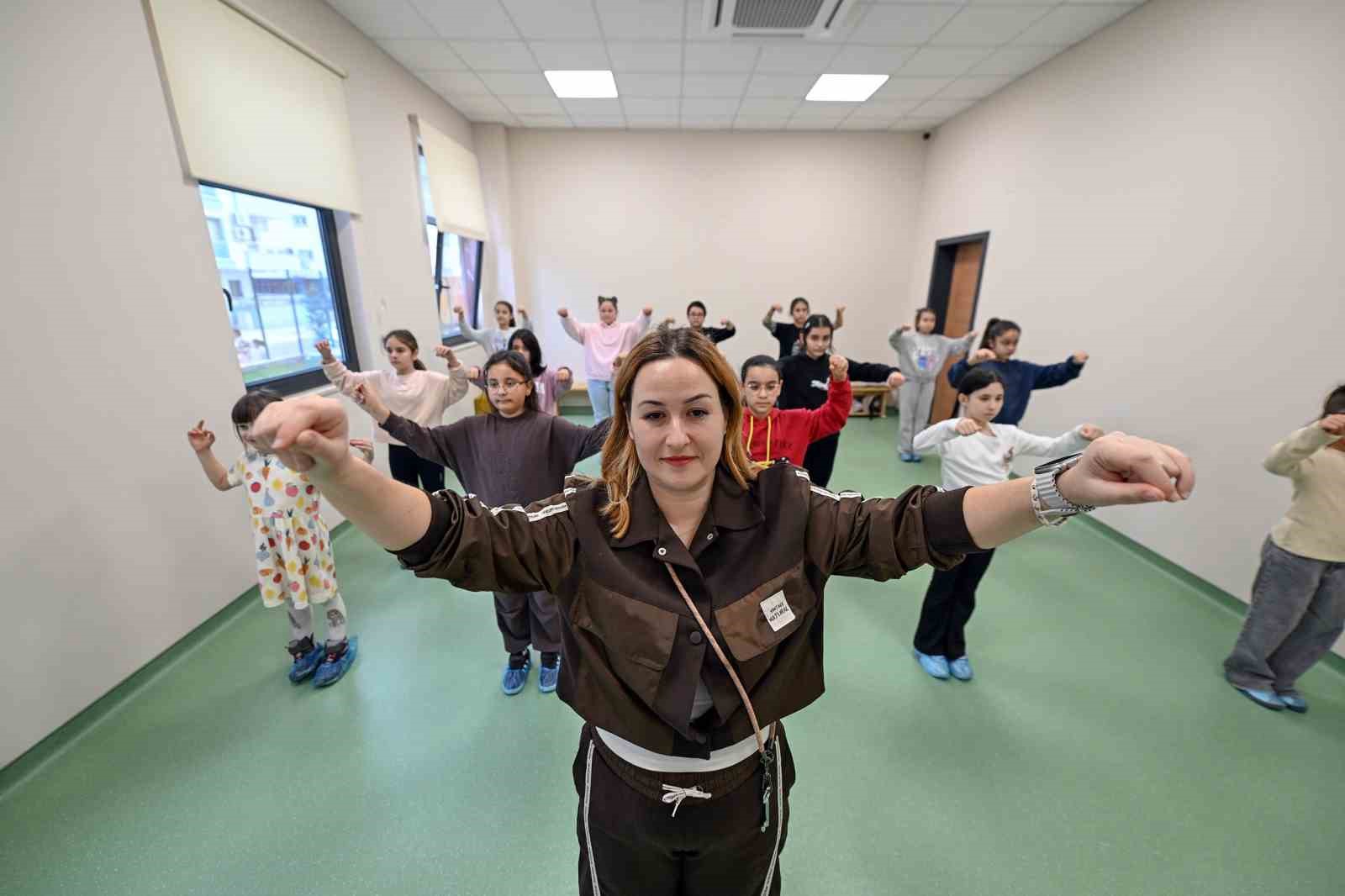 Mersin’de çocuklar hem öğreniyor hem sosyalleşiyor