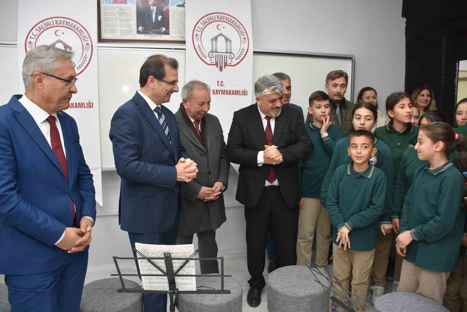 Salihli’de müzik sınıfı açıldı