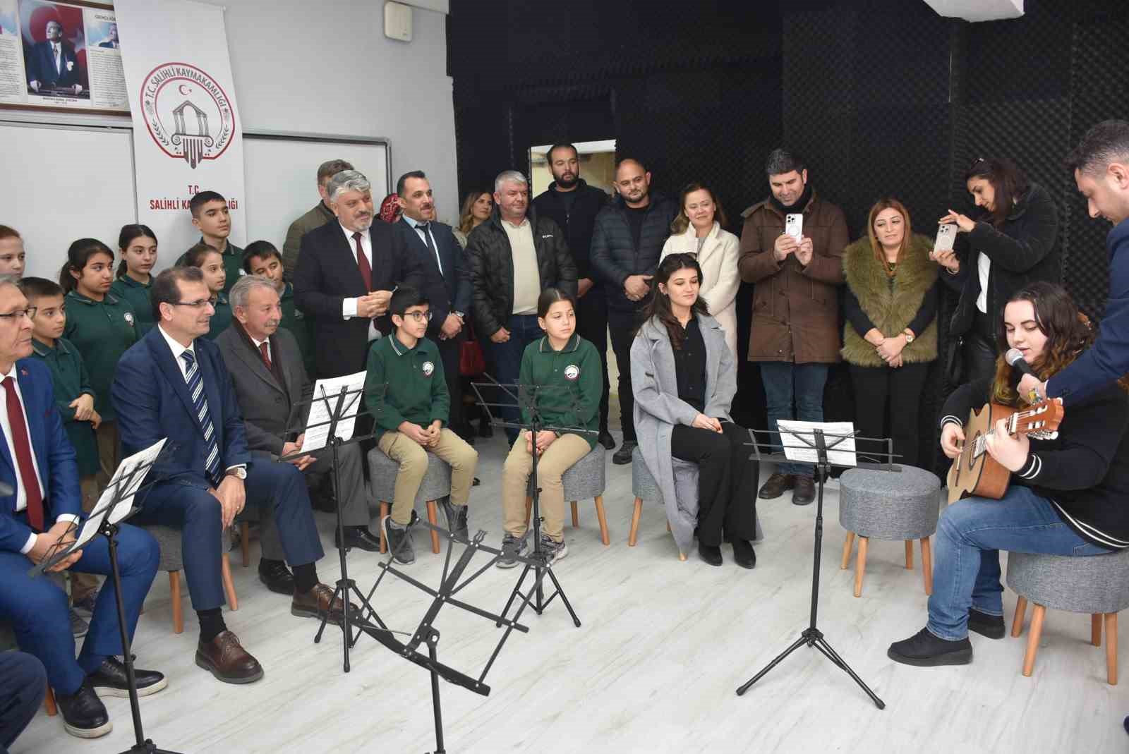 Salihli’de müzik sınıfı açıldı