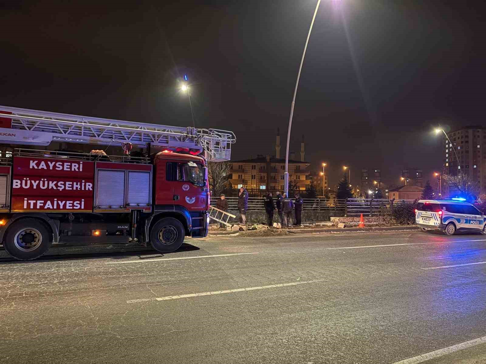 Otomobil kanala uçtu: 1 yaralı