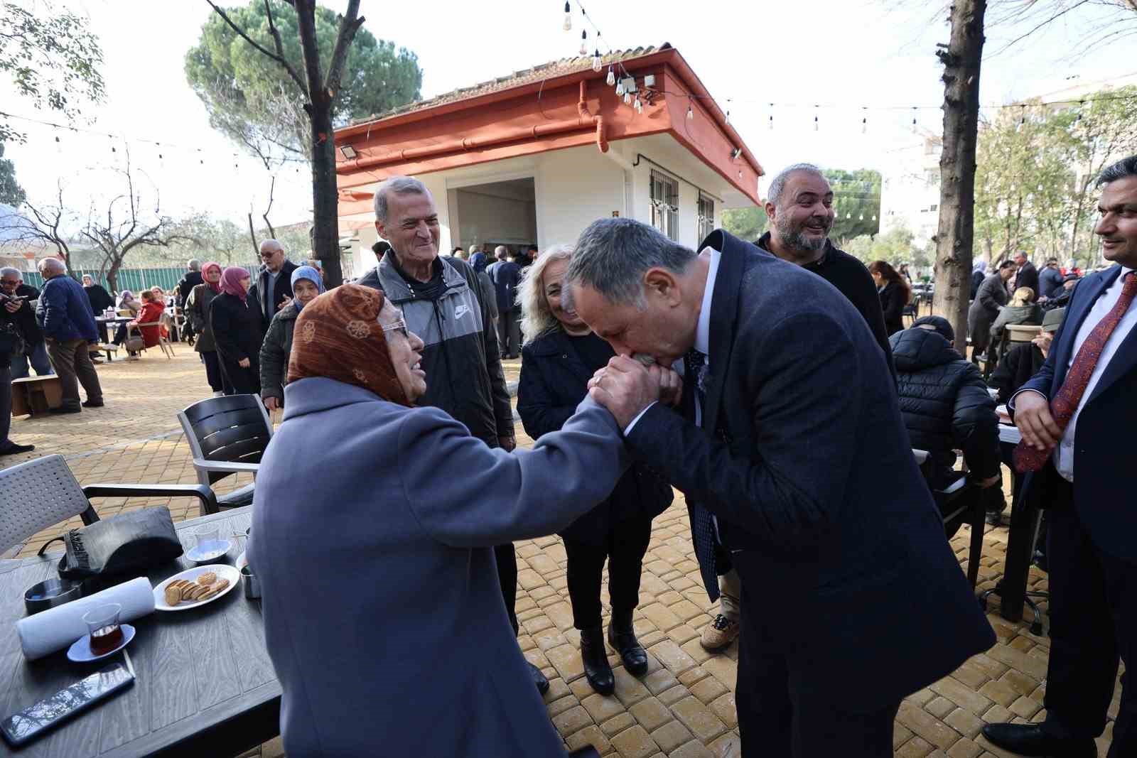 Yunusemre Emekli Kafe açılışının ilk gününde yoğun ilgi gördü