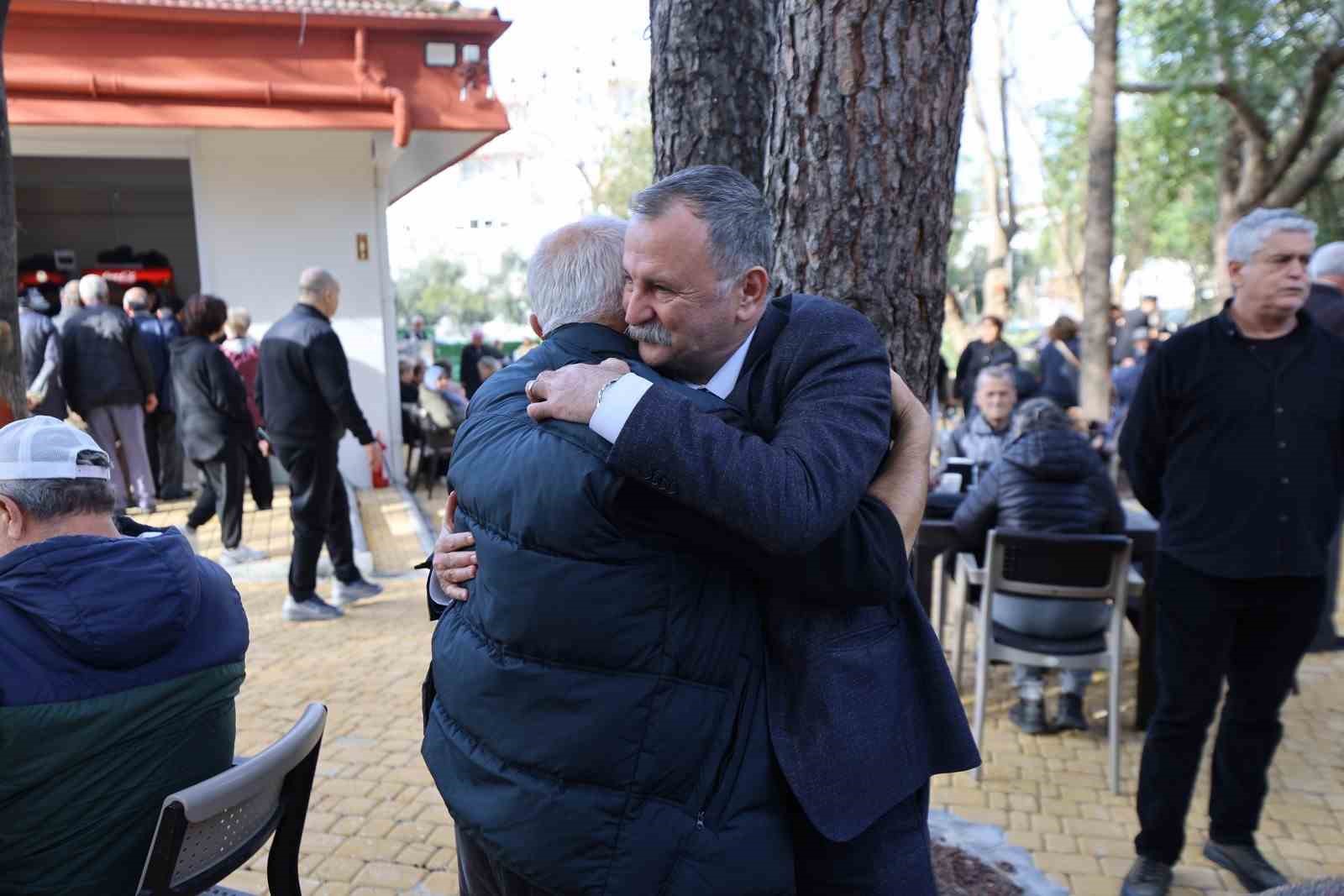 Yunusemre Emekli Kafe açılışının ilk gününde yoğun ilgi gördü
