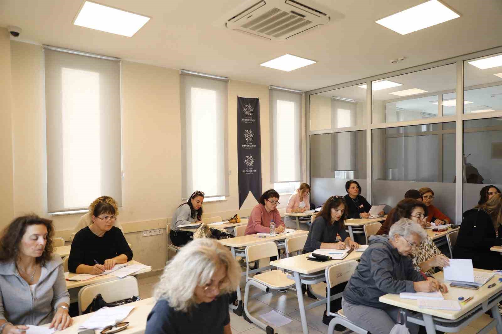 Aydın’da her yaştan vatandaş İngilizce öğreniyor