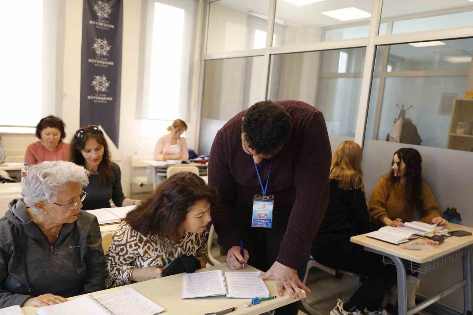 Aydın’da her yaştan vatandaş İngilizce öğreniyor