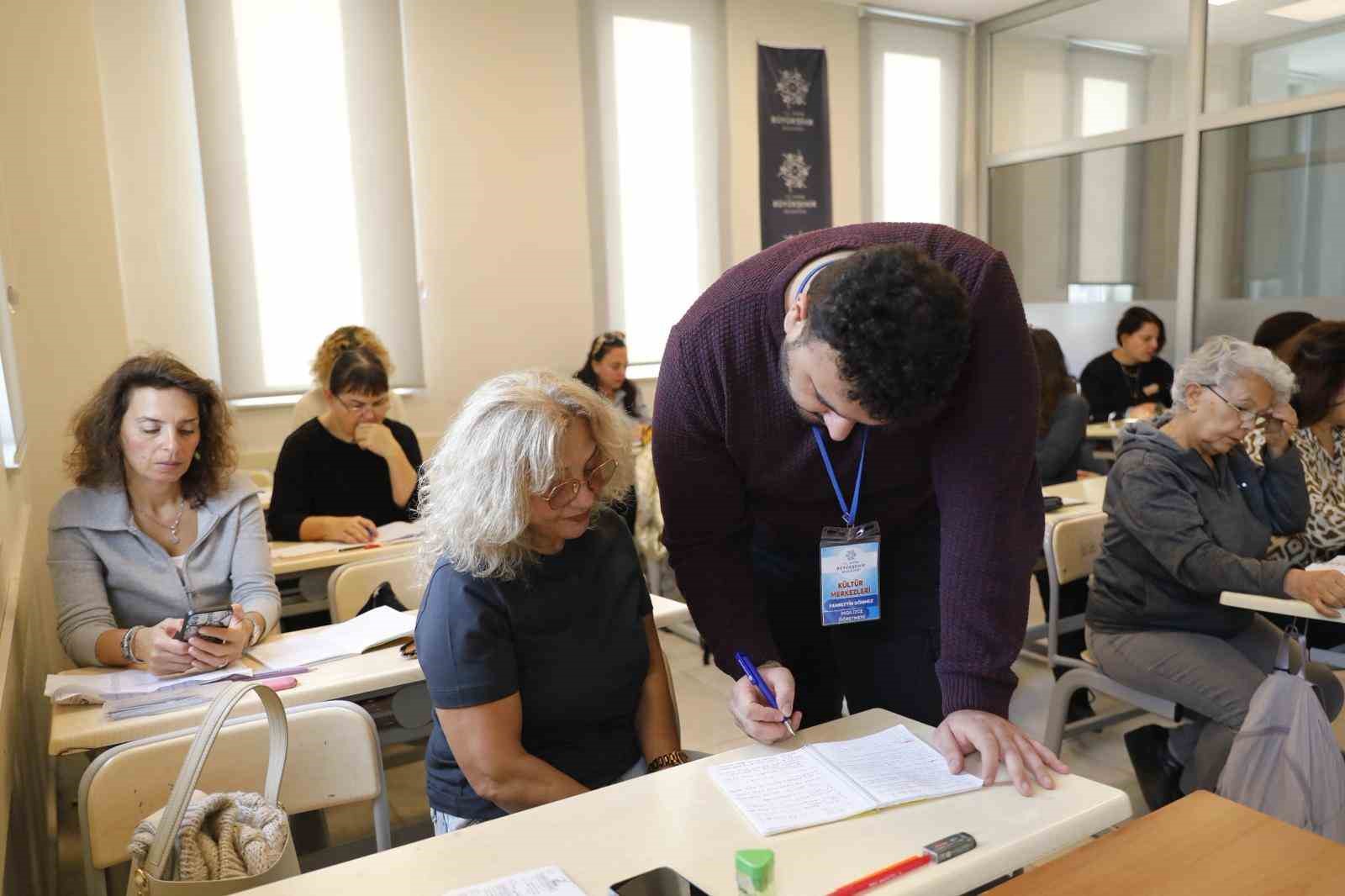 Aydın’da her yaştan vatandaş İngilizce öğreniyor