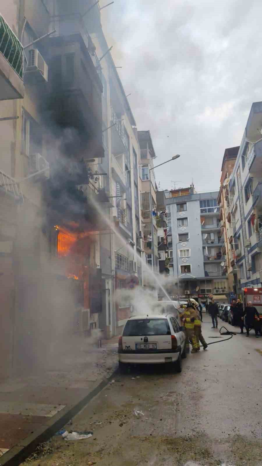Manisa’da iş yerindeki yangın mahalle sakinlerine korku dolu anlar yaşattı