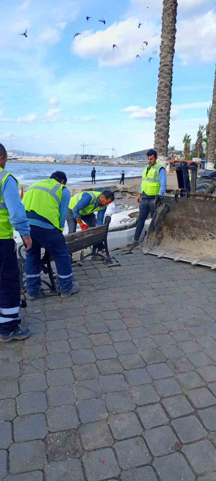 Aydın Büyükşehir Belediyesi tarafından Kuşadası’nda sahil şeridinde çalışma başlatıldı