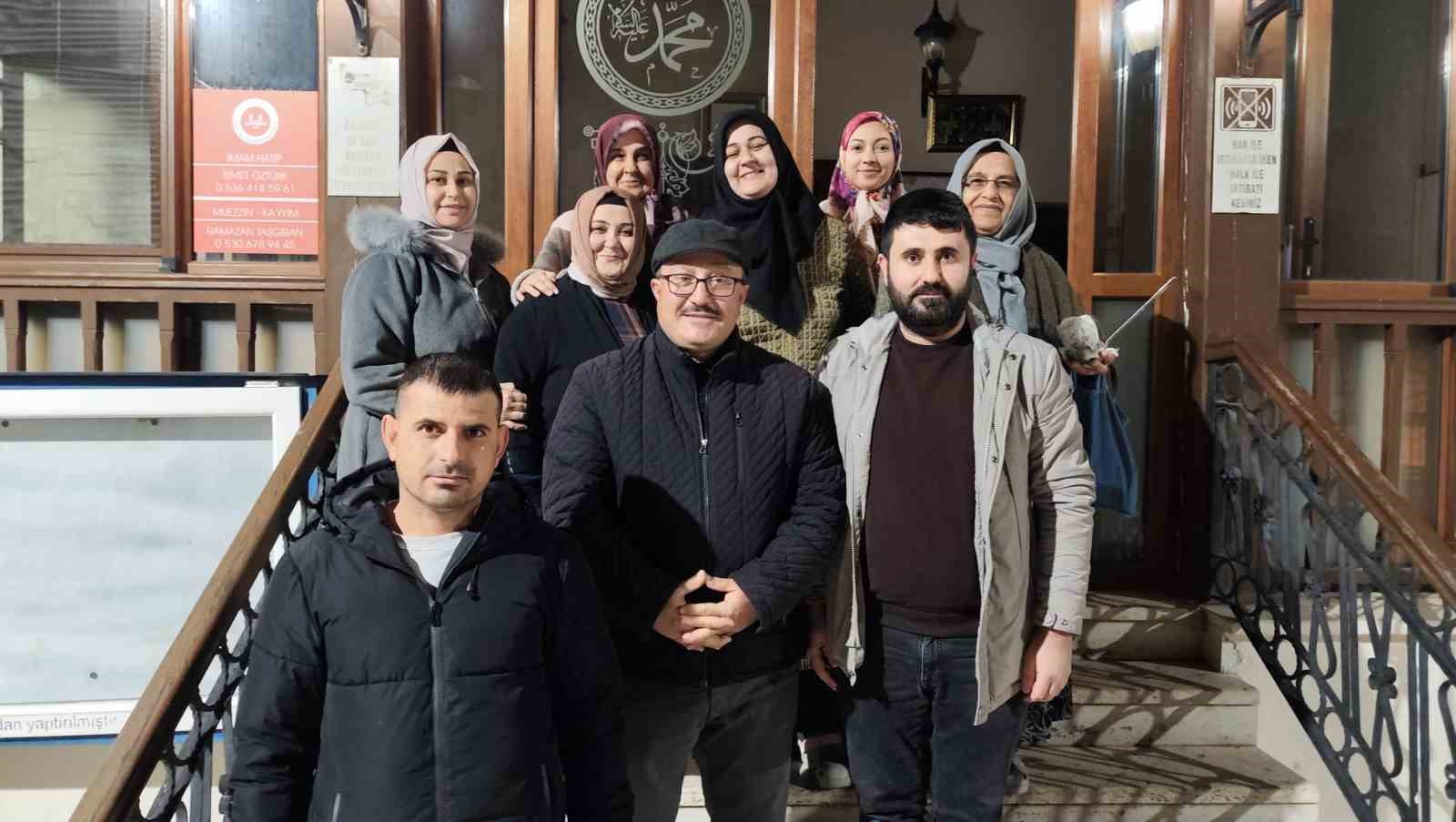 Manisa’da Miraç Kandili’nde 663 yıllık camide 80 kilo süt dağıtıldı