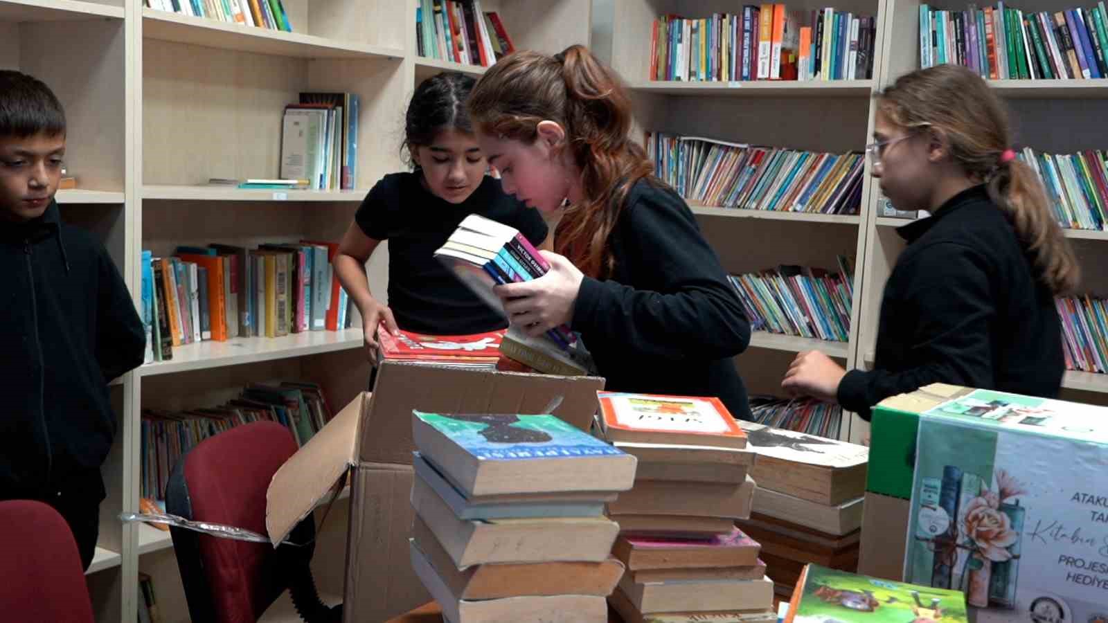 Atakum’da 10 binin üzerinde kitabı öğrencilerle buluştu