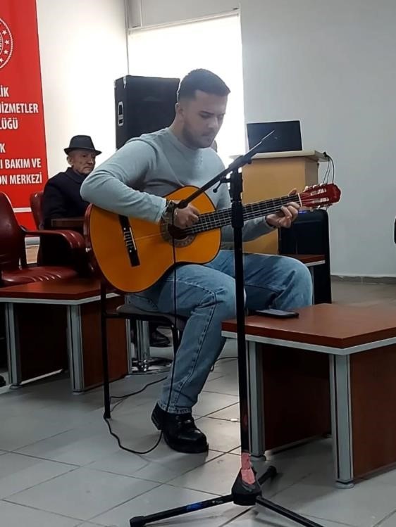 Bilecik’te gençler huzurevi sakinleriyle buluştu