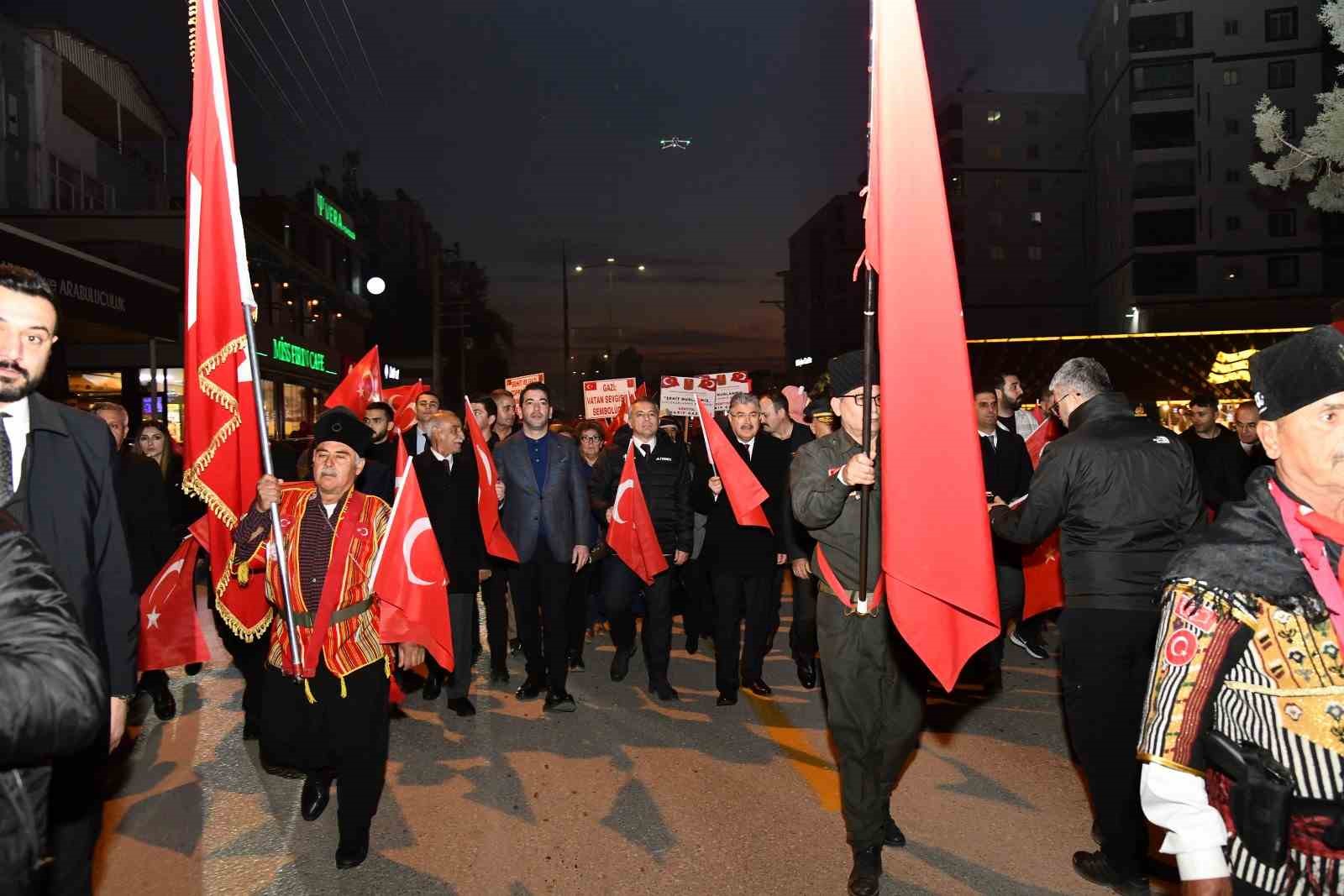 Osmaniye’nin kurtuluşu fener alayıyla kutlandı