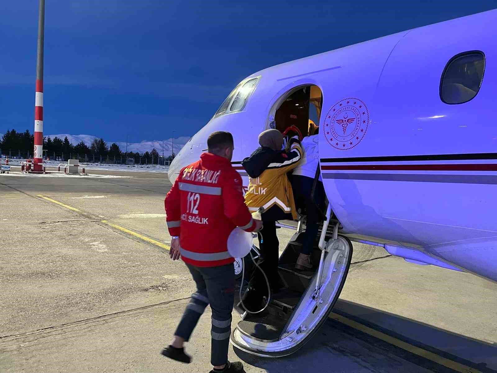 Ağrı’da kalp yetmezliği olan 5 aylık bebek uçak ambulansla Ankara’ya sevk edildi