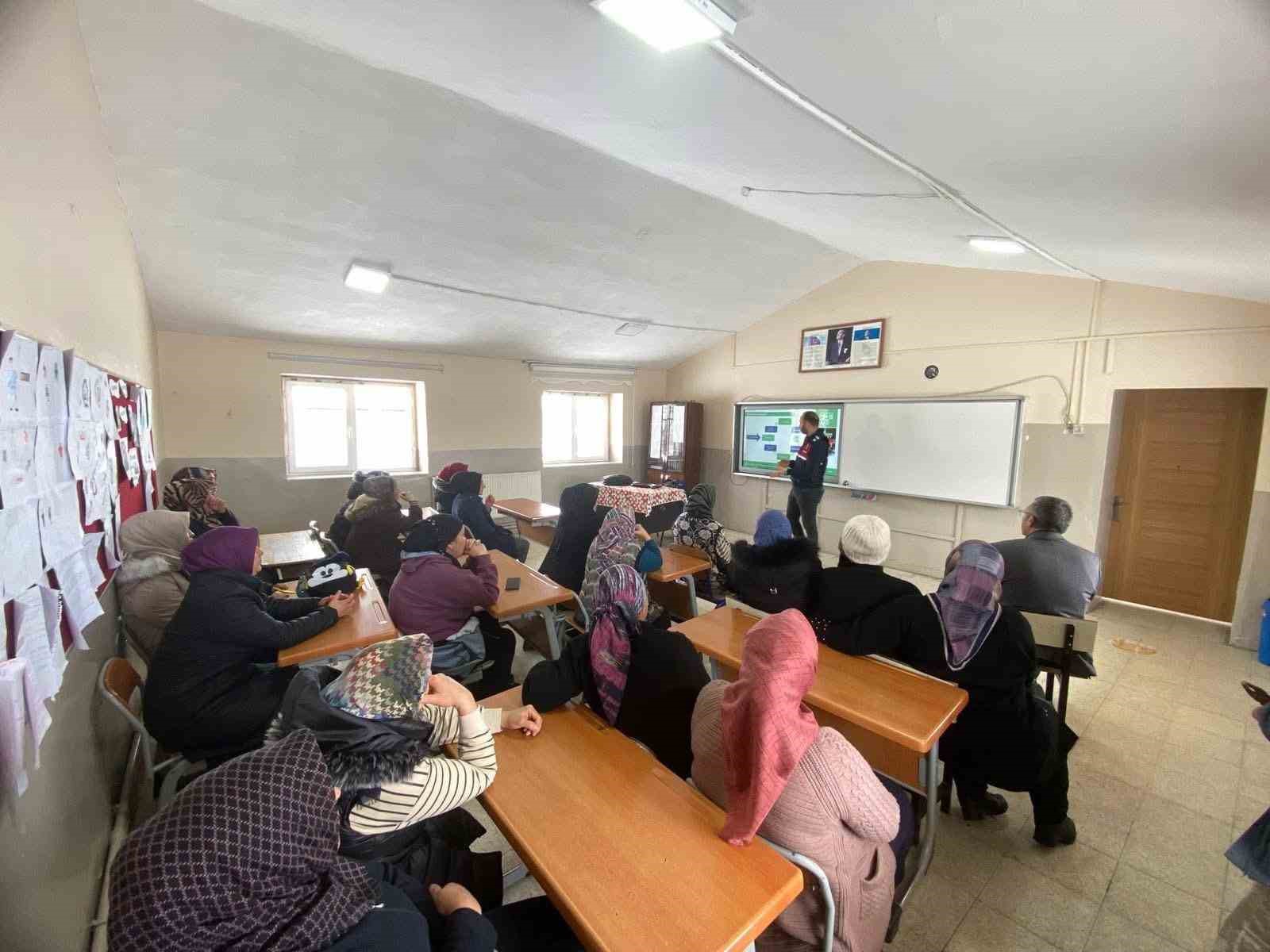 Akyaka’da annelere narkotik eğitimi