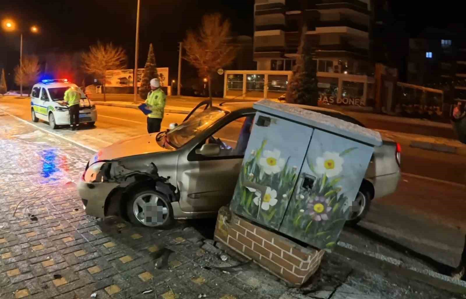 Alkollü şekilde direksiyon başına geçen genç kaza yaptı: “İlk defa içtim, onda da kaza yaptım”