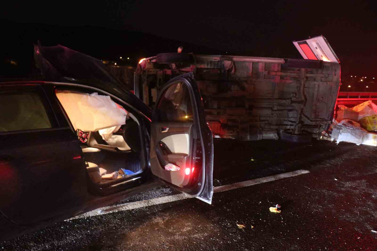 Anadolu Otoyolu’nda aynı istikamette giden otomobil ile minibüs çarpıştı: 1 ölü, 3 yaralı