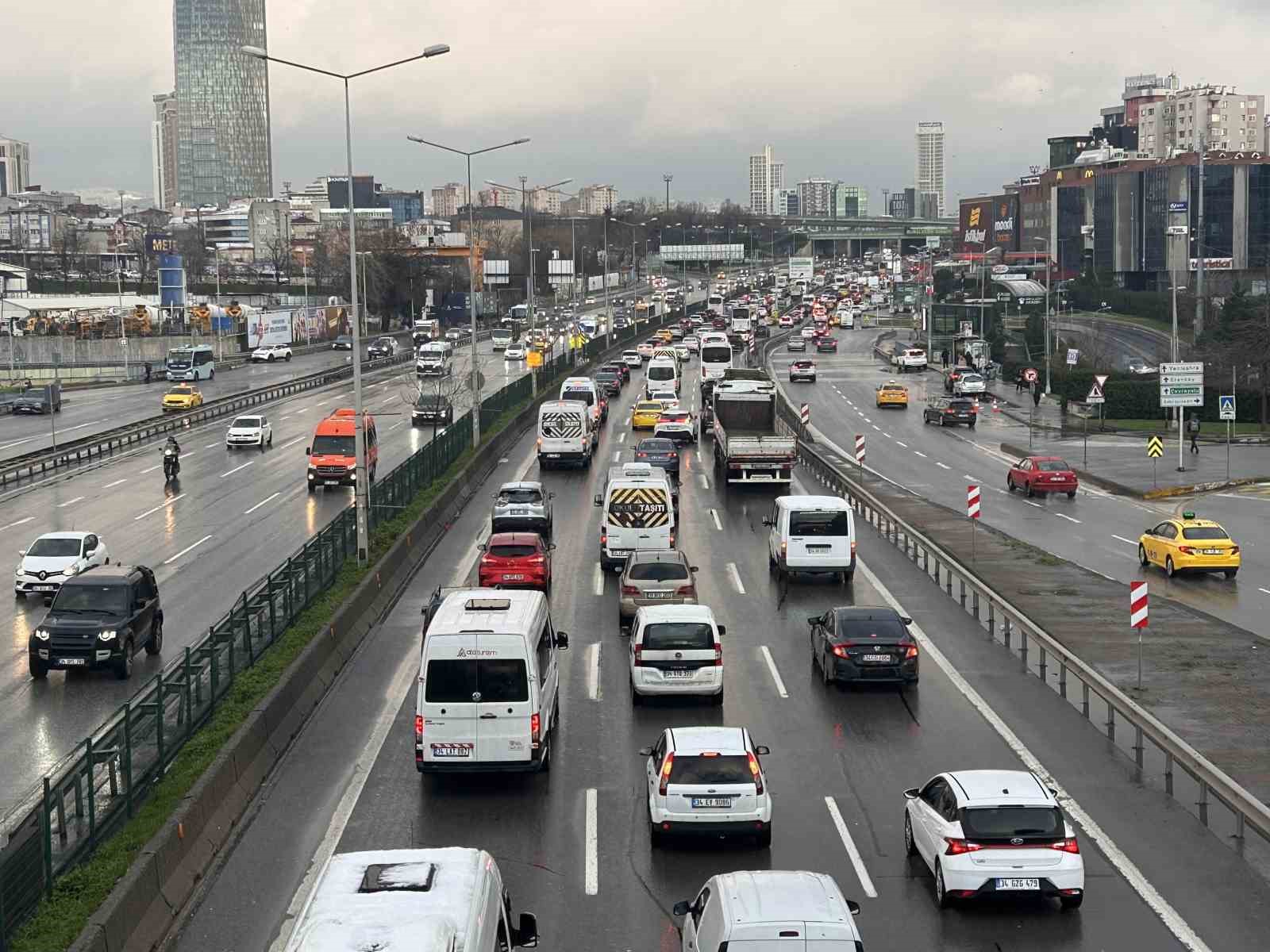 Anadolu Yakası’nda trafik yoğunluğu yüzde 60’a ulaştı