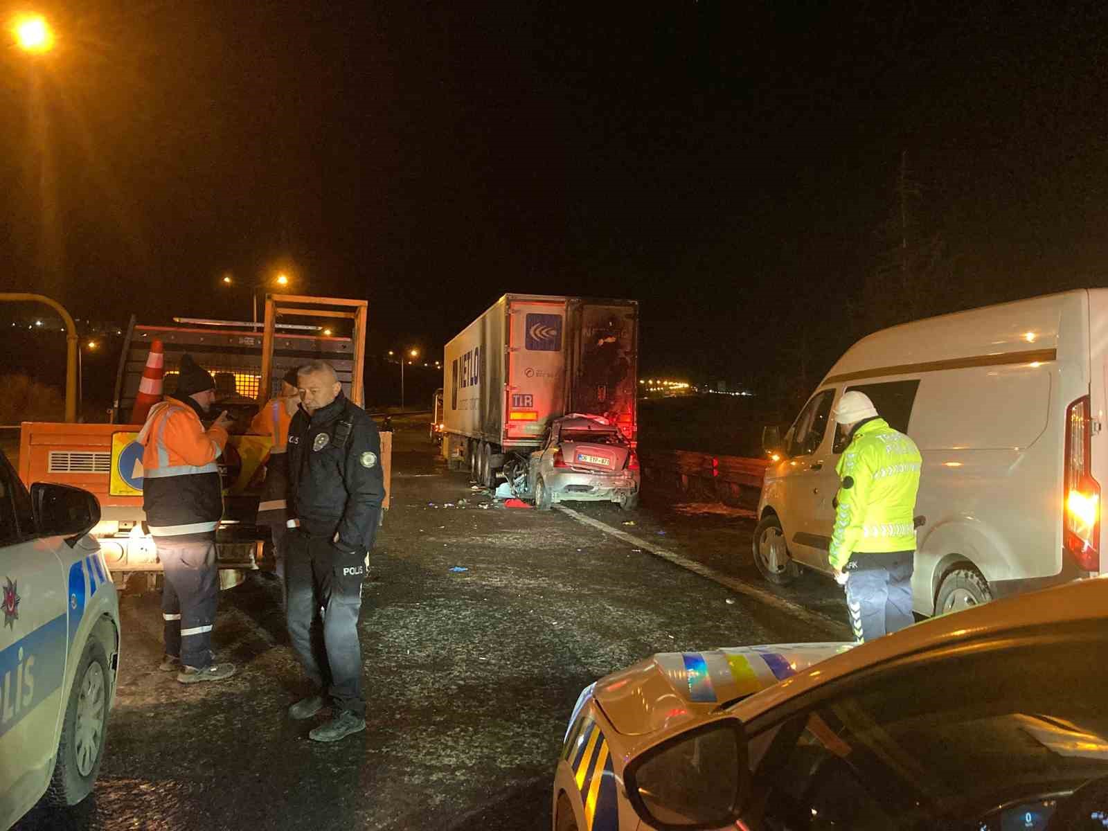 Ankara’da tıra çarpan aracın sürücüsü hayatını kaybetti