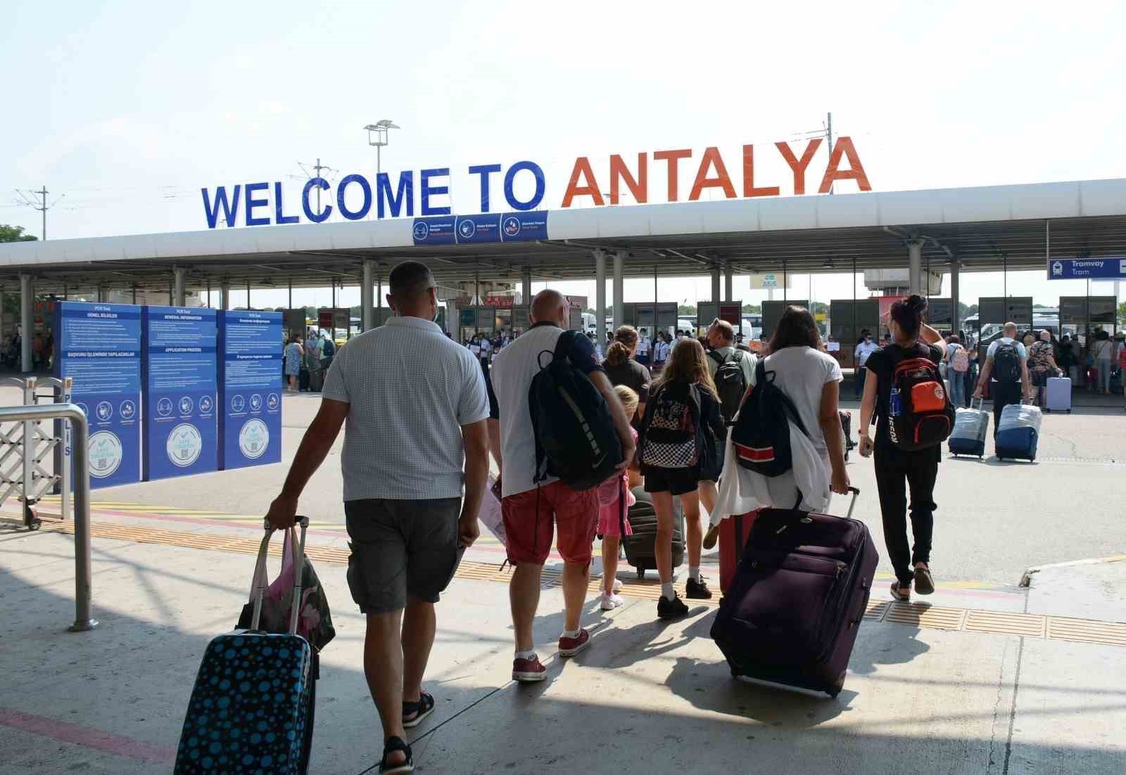 Antalya turizminde rekor: Toplam ziyaretçi sayısı 17,5 milyonu aştı
