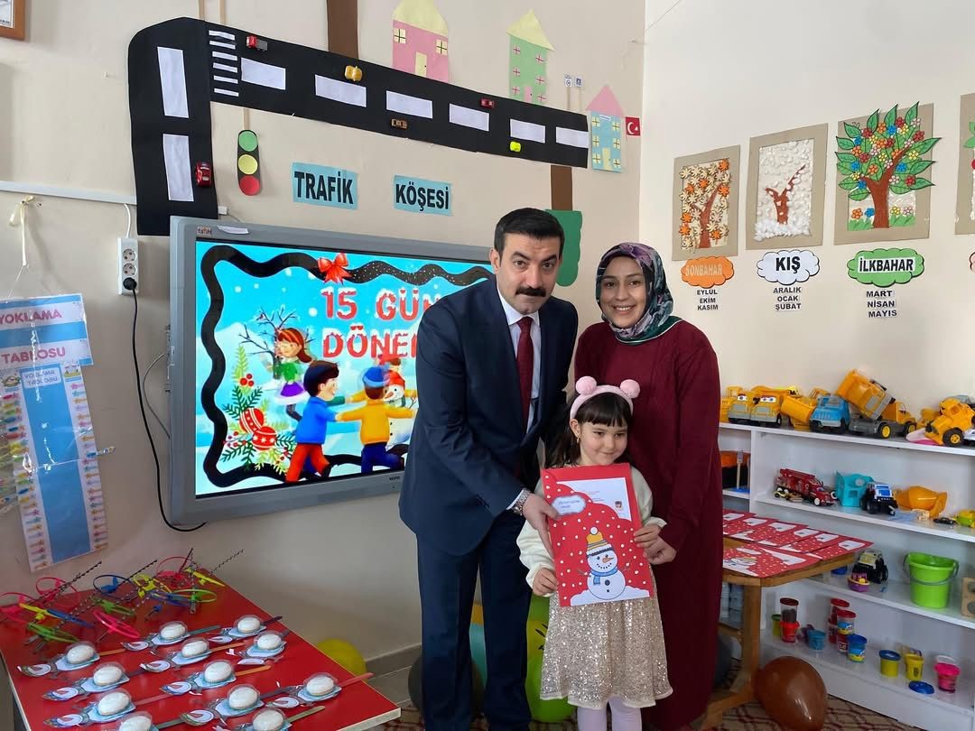 Arpaçay’da öğrencilerin karne heyecanı