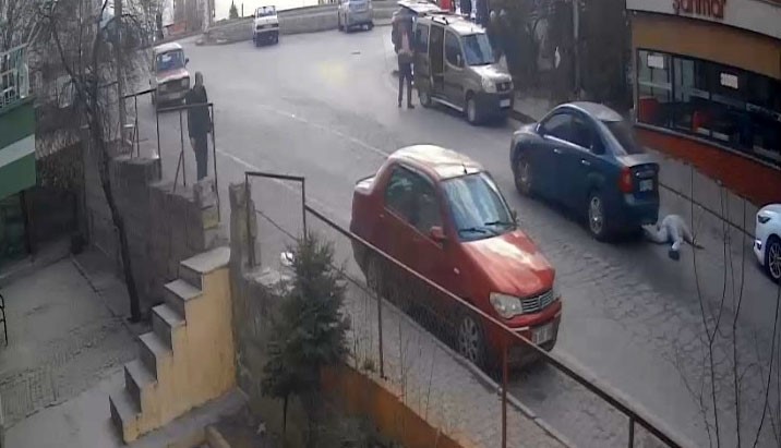 Eniştesine kurşun yağdırıp, üzerinden otomobille geçen sanığın cezası düştü