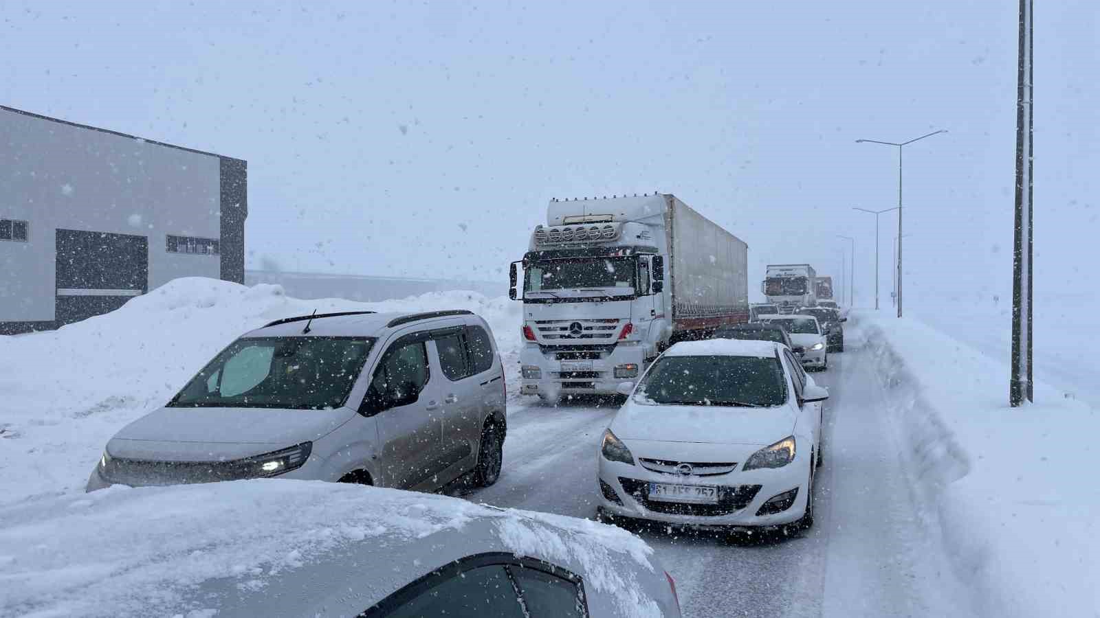 Kar yağışı kazaları beraberinde getirdi