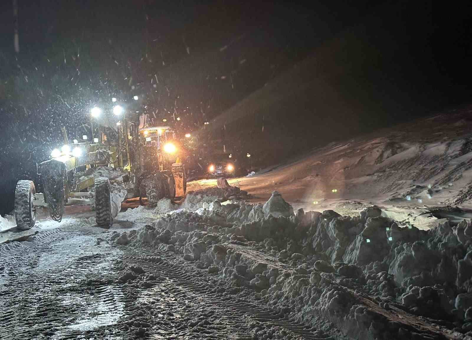 Hamile kadın 5.5 saatlik çalışmayla hastaneye ulaştırıldı