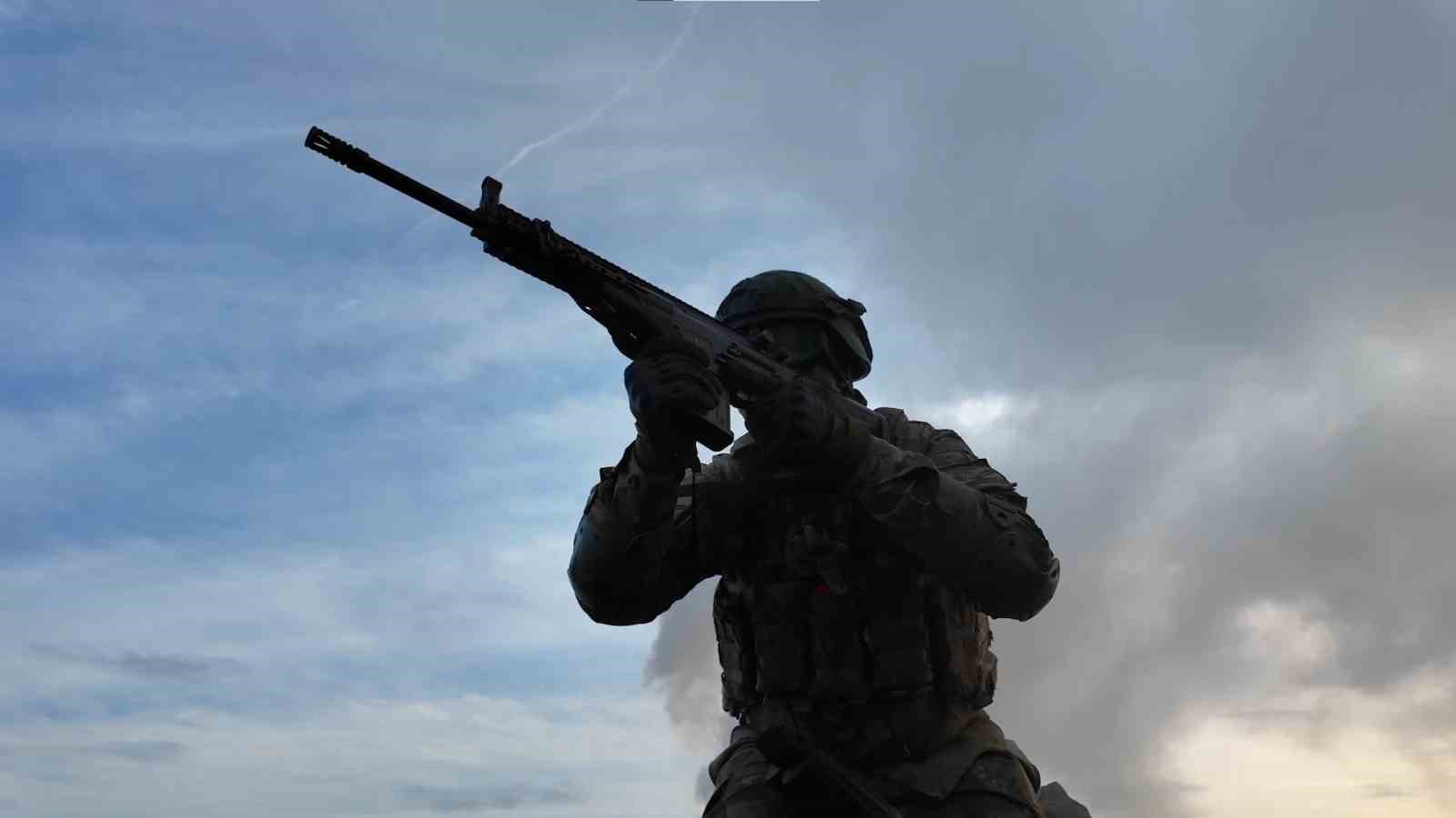 Vatan savunmasının kahramanları zorlu eğitimlerden geçiyor