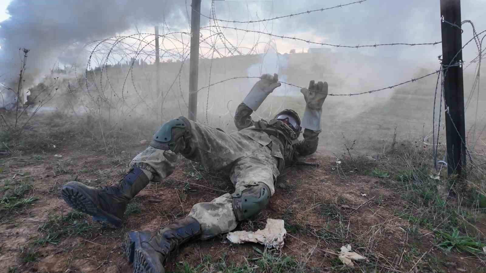 Vatan savunmasının kahramanları zorlu eğitimlerden geçiyor